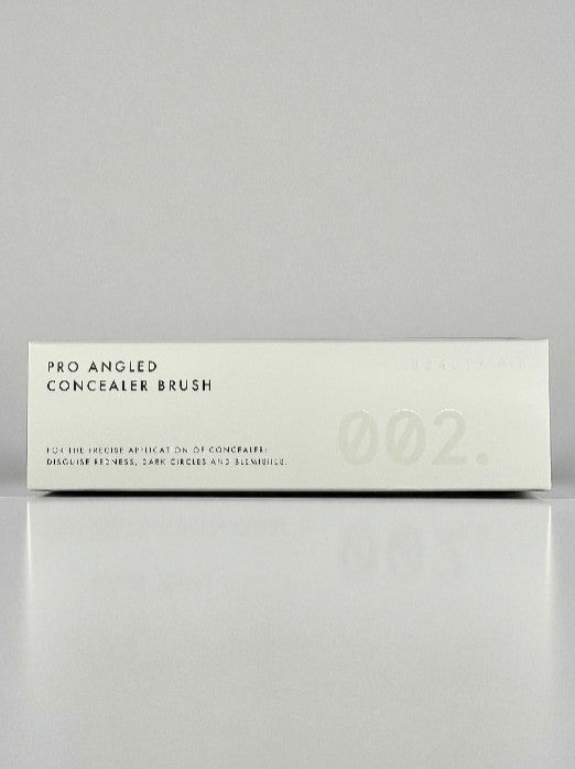 Beauty Pie Pro Angled Concealer Brush 002