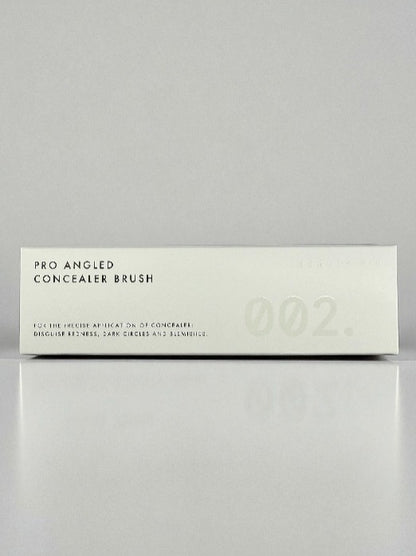 Beauty Pie Pro Angled Concealer Brush 002